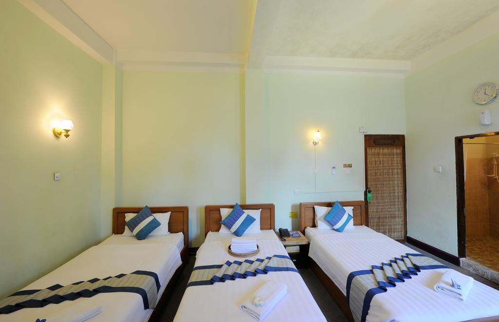 Cinderella Hotel Mawlamyaing Zimmer foto