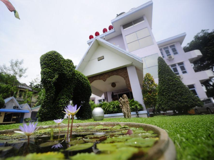 Cinderella Hotel Mawlamyaing Exterior foto